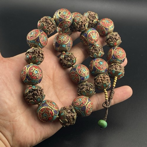 Incroyable beau collier fait