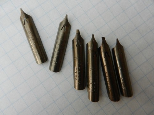 Lot plumes à - lot, encre