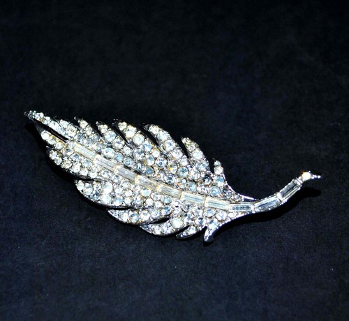 Broche vintage feuille pavée