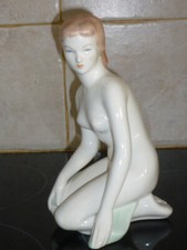 ANCIENNE GRANDE BAIGNEUSE EN PORCELAINE FEMME NUE FIGURINE VINTAGE 22 CM