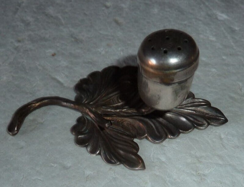 Salière feuille gland de - et,