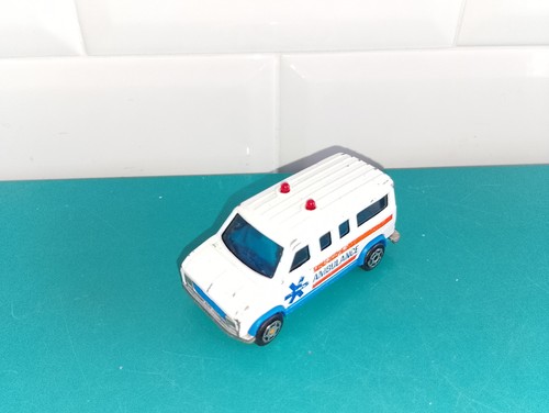 0803261 voiture majorette - voiture,