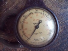 ancien manomètre Michelin