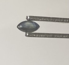 Saphirs naturels 10 pièces tailles marquise 0,785 carats En ? 2 rubis bruts