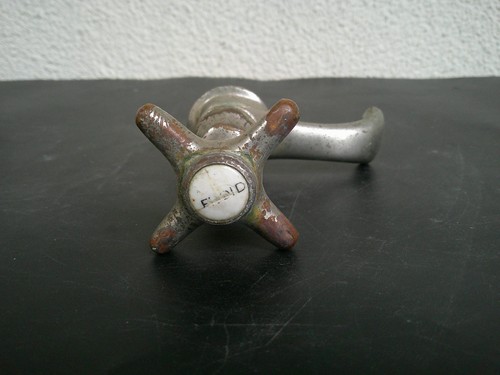 Robinet ancien lavabo - robinet,