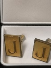Belle paire d'anciens boutons de manchettes Plaqué or? Gravé J 9