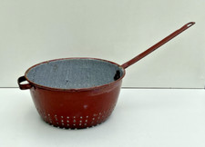 Ancienne casserole passoire