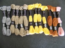 LOT 13  ECHEVEAUX DE FIL DMC N° 20 - coloris differents - BO 38