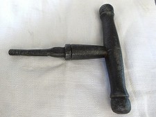 Ancienne poignée forgée en T de porte pour clenche serrure Carré 9 mm