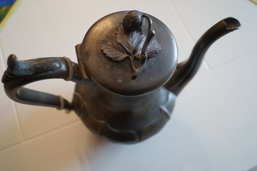 Cafetière fabriquée - , à