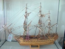 BATEAU EN BOIS "LE SUPERBE"