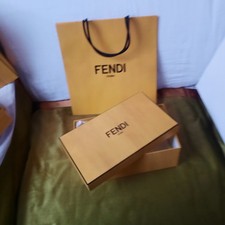 Boite vide FENDI  21.50x12.50x7 + un  sac shopping 33x35x14