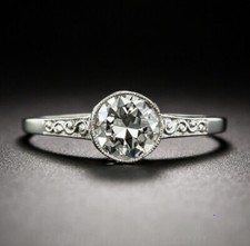 Bague de fiançailles sertie