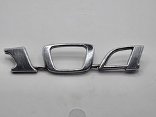 PEUGEOT 104 sigle emblème logo insigne monogramme hayon coffre en métal