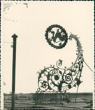 Autriche, Feldkirch, Enseigne en fer forgé, 1949, Vintage silver print Vintage s