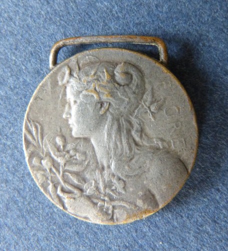 Petite médaille pendentif art - médaille,