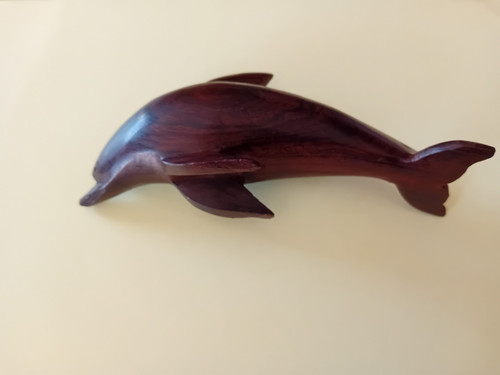 Dauphin sculpté - , en