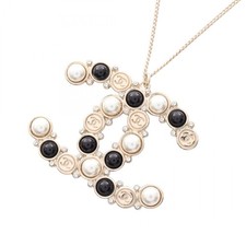 Collier pendentif logo CHANEL