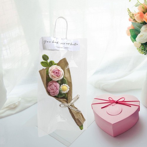 Rose tricotée avec des fleurs