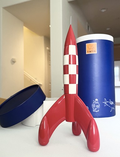 Tintin moon rocket - moon,