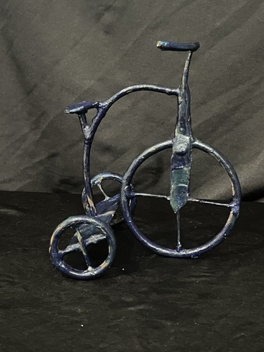 Metal figurine tricycle - metal,