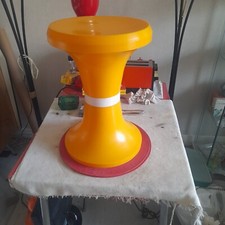 vintage  tabouret style tam tam, orangé avec un collier ivoire....très bon état.