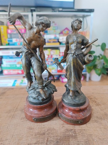 Deux statues paire le - deux,