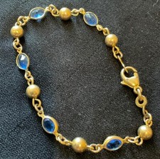 BRACELET PLAQUÉ OR ET PIERRES CABOCHONS SERTIES, PIERRES TAILLÉES 