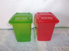 LOT DE DEUX PETITES POUBELLES DE TABLE / BUREAU  – CURVER - VINTAGE - EN TBE