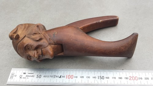 Ancien casse noisettes foret - ancien,