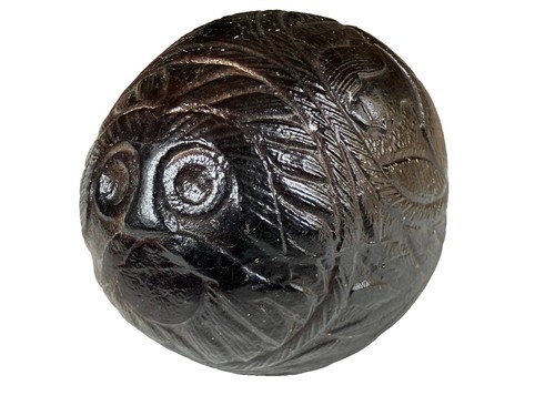 Noix coco sculptée - noix, poire