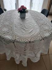 nappe blanche ovale crochet et broderies