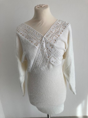 Robe pull blanche cintrée col