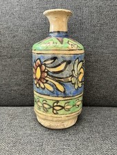 Vase ancien fleuri en
