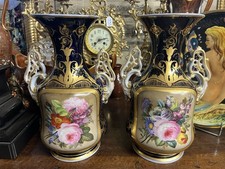 Paire de Vases en porcelaine à Fond Bleu et Rinceaux Dorés 19 eme
