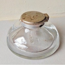 encrier ancien en verre soufflé avec couvercle en métal argenté