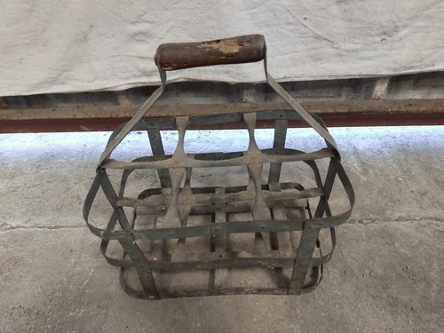 Ancien casier bouteilles - À, (