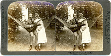 Stereo, USA, the musical pair in the hammock Vintage stereo card -  Tirage a
