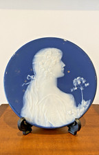Médaillon Art Nouveau Camille Tharaud Porcelaine de Limoges Profil féminin