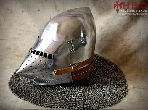 Casque bascinet médiéval