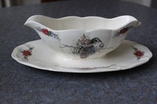 ANCIENNE SAUCIERE SUR SON