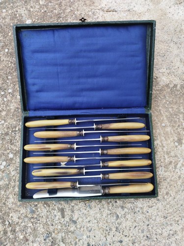 Coffret ancien couteaux - 12,