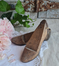 ANCIEN PETIT EMBAUCHOIR EN BOIS ENFANT SHABBY