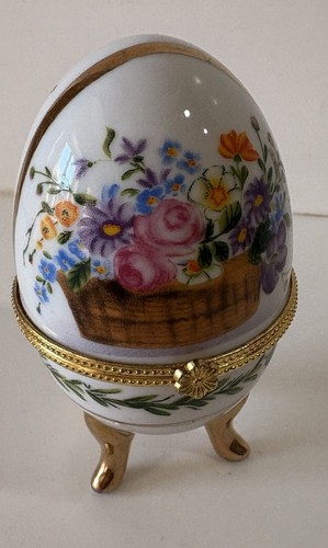 Oeuf porcelaine sur - oeuf,