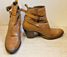 Paire de bottine a talon 6cm - beige  - tout cuir  - signe Sartore - T 38