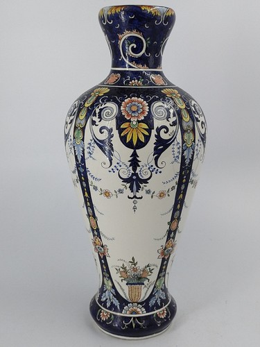 Grand vase balustre signé