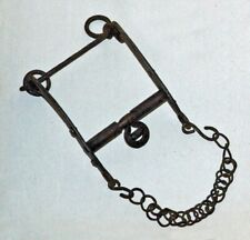 Mors ancien en fer forgé avec gourmette,  12 cm de largeur