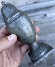 Orfèvrerie d Etain Saupoudreuse XVIIIeme Art Populaire Ancien 3