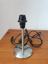 Pied de lampe en métal