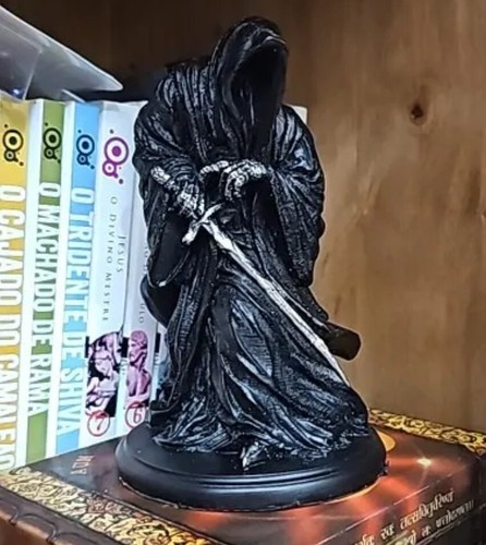 Lord the rings statue - of,